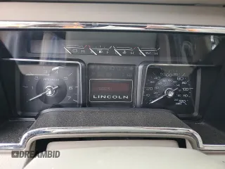 2014 Lincoln Navigator z VIN 5LMJJ2J51EEL08112, wystawiony jako Copart lot #54723164 z przebiegiem 135 575 mil mil oraz Szkoda całkowita • Salvage title. Historia ofert i sprzedaży dostępna na DreamBid. Obrazek 9.