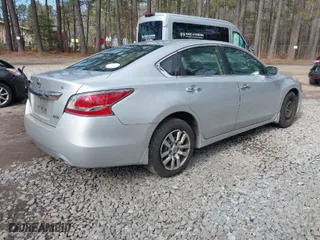 2014 Nissan Altima 2.5 with VIN 1N4AL3AP0EN371247, listed as a IAAI auction lot 41612477 with 233,716 mi miles. Bid and sale history available at carsss.com. Image 4.