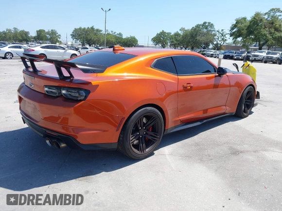 2023 Chevrolet Camaro ZL1 z VIN 1G1FK1R69P0104359, wystawiony jako IAAI lot #42124070 z przebiegiem 20 934 mil mil oraz . Historia ofert i sprzedaży dostępna na DreamBid. Obrazek 4.