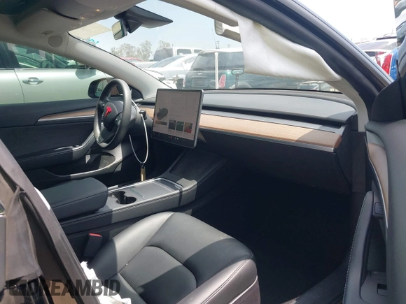 2022 Tesla Model 3 Long Range z VIN 5YJ3E1EB3NF273165, wystawiony jako IAAI lot #42282702 z przebiegiem 41 445 mil mil oraz . Historia ofert i sprzedaży dostępna na DreamBid. Obrazek 5.