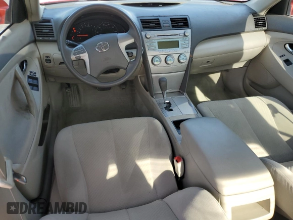 2008 Toyota Camry LE z VIN 4T1BE46K18U229183, wystawiony jako Copart lot #60221085 z przebiegiem 131 149 mil mil oraz Szkoda całkowita • Salvage title. Historia ofert i sprzedaży dostępna na DreamBid. Obrazek 8.