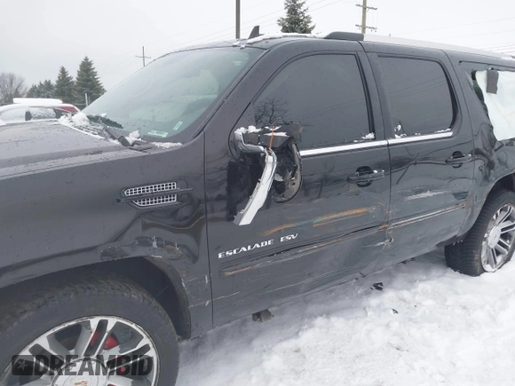2012 Cadillac Escalade ESV Premium z VIN 1GYS4JEF0CR310045, wystawiony jako IAAI lot #41332306 z przebiegiem 166 676 mil mil oraz . Historia ofert i sprzedaży dostępna na DreamBid. Obrazek 6.