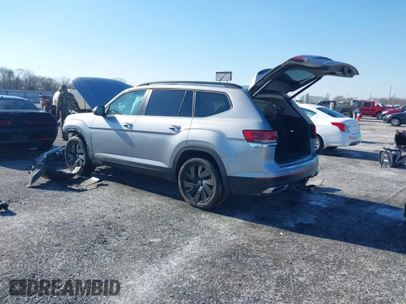 2024 Volkswagen Atlas SE with VIN 1V2KR2CAXRC524586, listed as a IAAI auction lot 41266446 with 15,417 mi miles and . Bid and sale history available at DreamBid. Image 3.