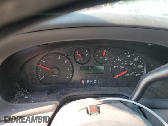 2006 Ford Taurus SE с VIN 1FAFP53UX6A124156, выставлен на аукционе Copart как лот 62056905 с пробегом 121 043 миль миль и Списание • Salvage title. История ставок и продаж доступна на DreamBid. Изображение 9.
