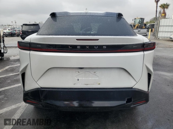 2023 Lexus RZ 450e Premium z VIN JTJAAAAB0PA012559, wystawiony jako Copart lot #43993495 z przebiegiem 18 790 mil mil oraz Szkoda całkowita • Salvage title. Historia ofert i sprzedaży dostępna na DreamBid. Obrazek 6.