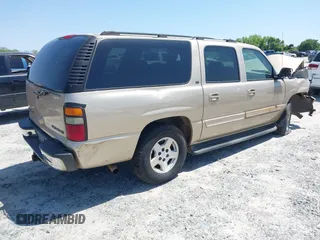 2005 Chevrolet Suburban LT with VIN 1GNEC16Z75J117611, listed as a IAAI auction lot 41946614 with 273,541 mi miles. Bid and sale history available at carsss.com. Image 4.