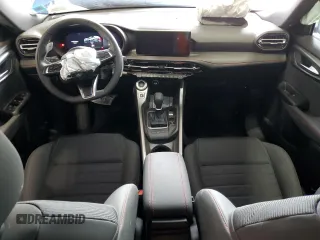 2024 Dodge Hornet R/T z VIN ZACPDFCW1R3A19984, wystawiony jako Copart lot #58474565 z przebiegiem 19 863 mil mil oraz Tytuł czysty. Historia ofert i sprzedaży dostępna na DreamBid. Obrazek 8.