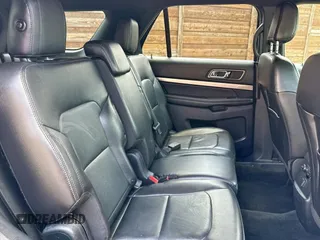 2018 Ford Explorer XLT z VIN 1FM5K7DH0JGC23068, wystawiony jako Copart lot #63926375 z przebiegiem 112 233 mil mil oraz Czysty tytuł • Clean title. Historia ofert i sprzedaży dostępna na DreamBid. Obrazek 6.