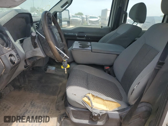2015 Ford F-250 XL z VIN 1FT7W2A68FEA94586, wystawiony jako Copart lot #57842955 z przebiegiem 83 671 mil mil oraz Czysty tytuł • Clean title. Historia ofert i sprzedaży dostępna na DreamBid. Obrazek 7.