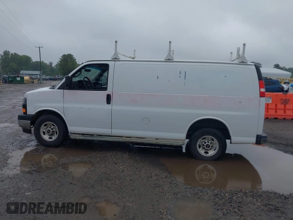 2017 GMC Savana Cargo z VIN 1GTW7AFF3H1903983, wystawiony jako IAAI lot #42369550 z przebiegiem 112 140 mil mil oraz . Historia ofert i sprzedaży dostępna na DreamBid. Obrazek 14.