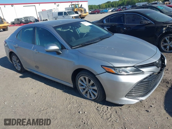 2019 Toyota Camry LE z VIN 4T1B11HK7KU756675, wystawiony jako IAAI lot #42063923 z przebiegiem 132 312 mil mil oraz . Historia ofert i sprzedaży dostępna na DreamBid. Obrazek 1.