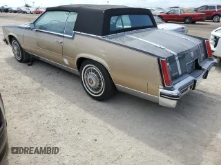 1985 Cadillac Eldorado z VIN 1G6EL578XFE614641, wystawiony jako Copart lot #75663984 z przebiegiem 54 128 mil mil oraz Szkody całkowita. Historia ofert i sprzedaży dostępna na DreamBid. Obrazek 2.