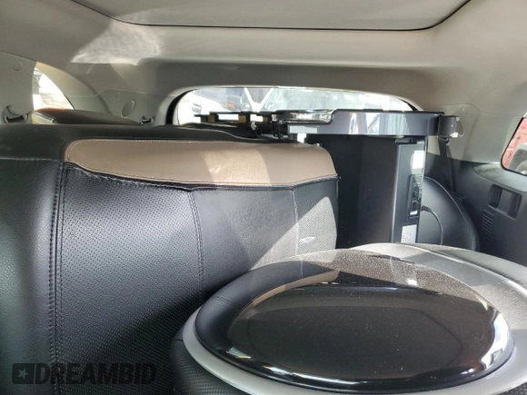 2019 Kia Sorento SX Limited with VIN 5XYPKDA57KG445598, listed as a Copart auction lot 85339084 with 14,613 mi miles and Non Repairable. Bid and sale history available at carsss.com. Image 10.