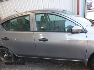 2016 Nissan Versa S z VIN 3N1CN7AP9GL854567, wystawiony jako IAAI lot #41830318 z przebiegiem 122 884 mil mil oraz . Historia ofert i sprzedaży dostępna na DreamBid. Obrazek 13.