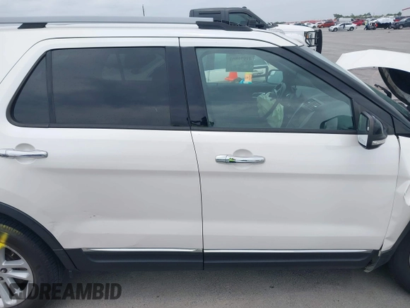 2014 Ford Explorer XLT z VIN 1FM5K7D87EGC46837, wystawiony jako IAAI lot #41951861 z przebiegiem Nie podano mil oraz . Historia ofert i sprzedaży dostępna na DreamBid. Obrazek 13.