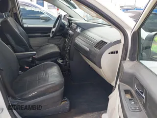 2008 Dodge Grand Caravan SE with VIN 2D8HN44H28R677422, listed as a IAAI auction lot 42084681 with 249,115 mi miles and . Bid and sale history available at DreamBid. Image 5.