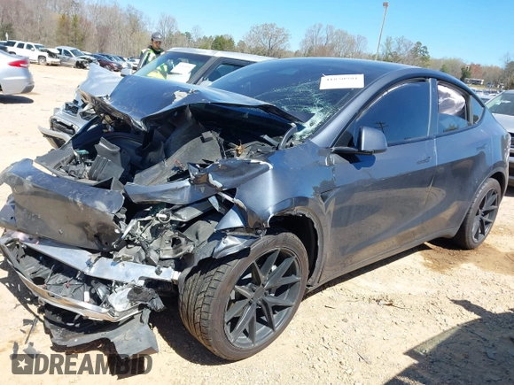 2022 Tesla Model Y Long Range with VIN 7SAYGDEE0NF387512, listed as a IAAI auction lot 41850901 with Not Provided miles and . Bid and sale history available at carsss.com. Image 17.