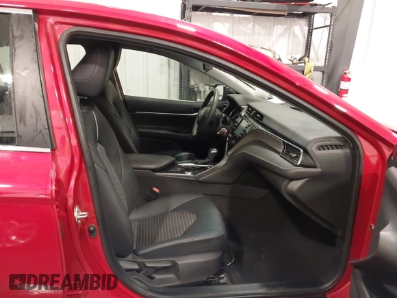 2020 Toyota Camry SE z VIN 4T1G11AKXLU378840, wystawiony jako IAAI lot #42110611 z przebiegiem 75 767 mil mil oraz . Historia ofert i sprzedaży dostępna na DreamBid. Obrazek 5.