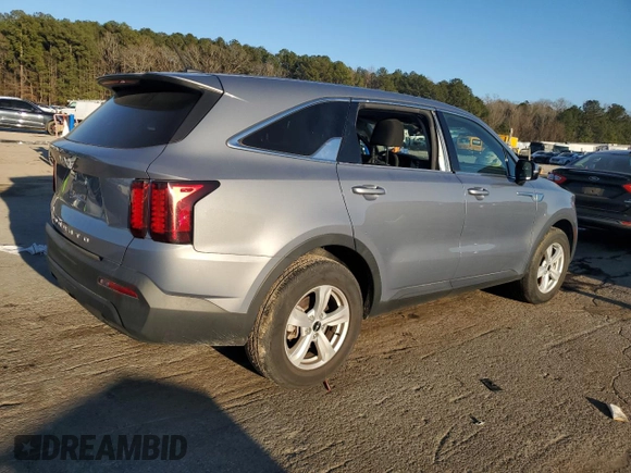 2022 Kia Sorento LX with VIN 5XYRG4LC7NG110299, listed as a Copart auction lot 46897045 with 28,587 mi miles and Non Repairable. Bid and sale history available at carsss.com. Image 3.