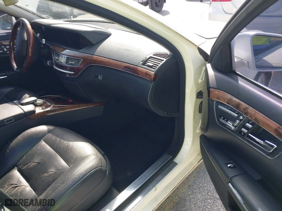 2010 Mercedes-Benz S-Class S 550 with VIN WDDNG7BB6AA333698, listed as a IAAI auction lot 41721324 with 212,814 mi miles. Bid and sale history available at carsss.com. Image 5.