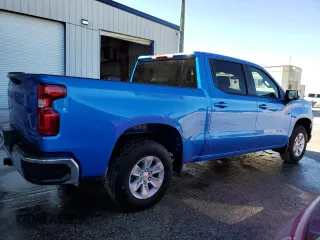2025 Chevrolet Silverado 1500 LT with VIN 1GCPACED3SZ170912, listed as a Copart auction lot 49780105 with 5,566 mi miles and Clean Title. Bid and sale history available at DreamBid. Image 3.
