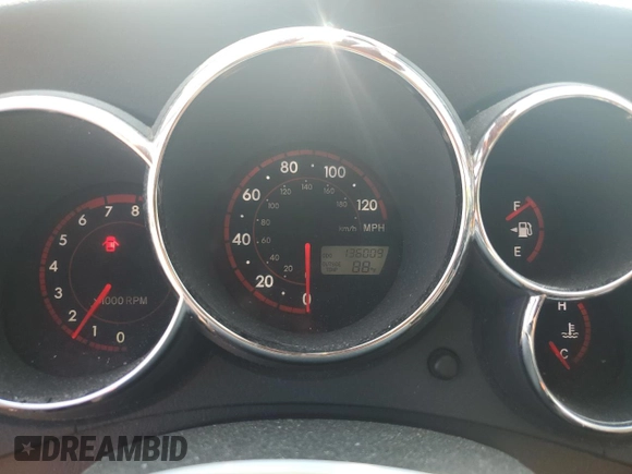 2005 Pontiac Vibe with VIN 5Y2SL63895Z432464, listed as a Copart auction lot 62268525 with 136,009 mi miles and Clean title. Bid and sale history available at DreamBid. Image 9.