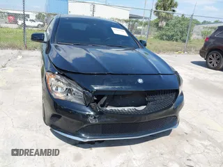 2017 Mercedes-Benz CLA 250 z VIN WDDSJ4EB0HN445169, wystawiony jako IAAI lot #42015788 z przebiegiem 58 900 mil mil oraz . Historia ofert i sprzedaży dostępna na DreamBid. Obrazek 6.