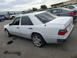 1992 Mercedes-Benz 400 with VIN WDBEA34E9NB732177, listed as a Copart auction lot 46317205 with 254,133 mi miles and Clean Title. Bid and sale history available at carsss.com. Image 2.