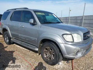 2001 Toyota Sequoia SR5 with VIN 5TDZT34A71S028573, listed as a IAAI auction lot 42061154 with 274,467 mi miles. Bid and sale history available at carsss.com. Image 1.