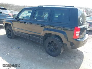 2014 Jeep Patriot Latitude with VIN 1C4NJRFB5ED716716, listed as a IAAI auction lot 41900355 with 155,247 mi miles. Bid and sale history available at carsss.com. Image 3.