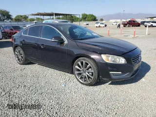 2015 Volvo S60 T5 Drive-E Premier z VIN YV126MFK6F2334600, wystawiony jako Copart lot #61436275 z przebiegiem 117 878 mil mil oraz Czysty tytuł • Clean title. Historia ofert i sprzedaży dostępna na DreamBid. Obrazek 4.