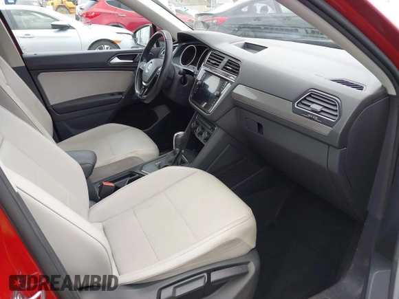 2018 Volkswagen Tiguan SEL with VIN 3VV3B7AX9JM031453, listed as a IAAI auction lot 42084781 with 82,931 mi miles and . Bid and sale history available at DreamBid. Image 5.