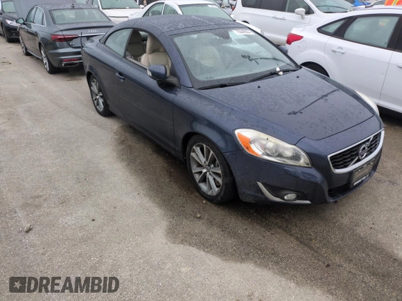 2013 Volvo C70 T5 with VIN YV1672MC2DJ139305, listed as a Copart auction lot 75049004 with 0 mi miles and Non Repairable. Bid and sale history available at carsss.com. Image 4.