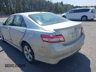 2011 Toyota Camry LE z VIN 4T1BF3EK5BU592411, wystawiony jako IAAI lot #42179753 z przebiegiem 303 788 mil mil oraz . Historia ofert i sprzedaży dostępna na DreamBid. Obrazek 3.