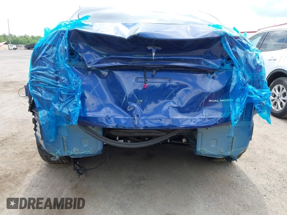 2024 Tesla Model Y Long Range z VIN 7SAYGDEE4RA247532, wystawiony jako IAAI lot #42205480 z przebiegiem 21 273 mil mil oraz . Historia ofert i sprzedaży dostępna na DreamBid. Obrazek 6.