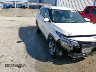 2021 Kia Seltos LX z VIN KNDEPCAA7M7082459, wystawiony jako Copart lot #50494035 z przebiegiem 63 409 mil mil oraz Szkoda całkowita • Salvage title. Historia ofert i sprzedaży dostępna na DreamBid. Obrazek 14.