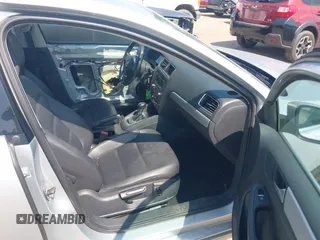 2013 Volkswagen Jetta SE with VIN 3VWDX7AJ3DM404990, listed as a IAAI auction lot 42584934 with 164,126 mi miles and . Bid and sale history available at DreamBid. Image 5.