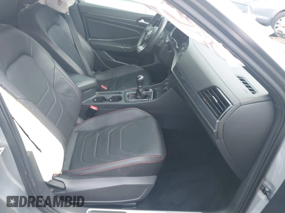 2019 Volkswagen Jetta GLI S z VIN 3VW5T7BU4KM165083, wystawiony jako IAAI lot #40729763 z przebiegiem 75 414 mil mil oraz . Historia ofert i sprzedaży dostępna na DreamBid. Obrazek 5.