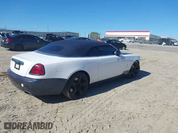 2018 Rolls-Royce Dawn z VIN SCA666D52JU115704, wystawiony jako IAAI lot #41816328 z przebiegiem 41 305 mil mil oraz . Historia ofert i sprzedaży dostępna na DreamBid. Obrazek 4.