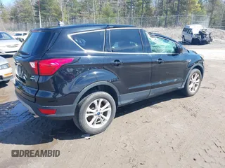2019 Ford Escape SE z VIN 1FMCU9GD9KUA66049, wystawiony jako IAAI lot #41901054 z przebiegiem 35 545 mil mil oraz . Historia ofert i sprzedaży dostępna na DreamBid. Obrazek 4.