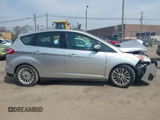 2017 Ford C-Max SE z VIN 1FADP5AU2HL111659, wystawiony jako IAAI lot #42029378 z przebiegiem Nie podano mil oraz . Historia ofert i sprzedaży dostępna na DreamBid. Obrazek 13.