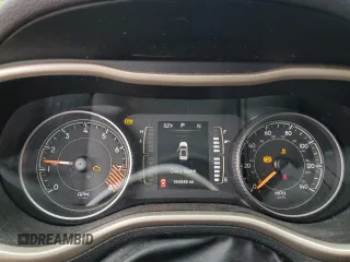 2015 Jeep Cherokee Latitude z VIN 1C4PJMCS2FW684703, wystawiony jako Copart lot #55116625 z przebiegiem 154 049 mil mil oraz Szkoda całkowita • Salvage title. Historia ofert i sprzedaży dostępna na DreamBid. Obrazek 9.