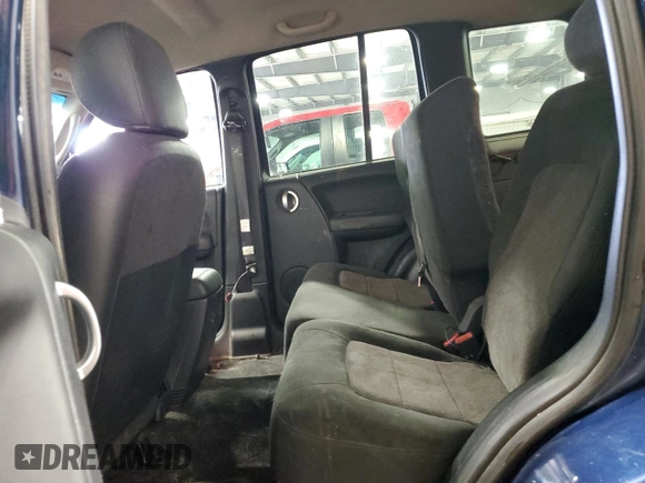 2004 Jeep Liberty Limited z VIN 1J4GL58KX4W101374, wystawiony jako Copart lot #51080895 z przebiegiem 288 747 mil mil oraz Szkoda całkowita • Salvage title. Historia ofert i sprzedaży dostępna na DreamBid. Obrazek 10.