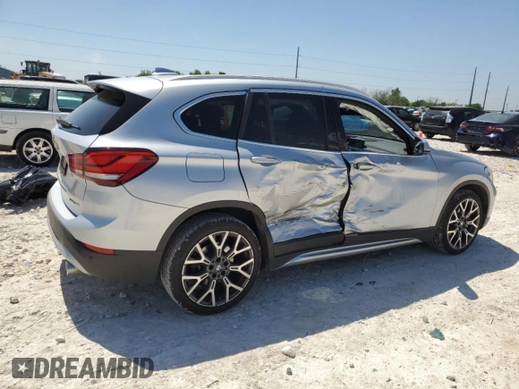 2021 BMW X1 sDrive28i z VIN WBXJG7C04M5T32801, wystawiony jako Copart lot #52046425 z przebiegiem 45 584 mil mil oraz Szkody całkowita. Historia ofert i sprzedaży dostępna na DreamBid. Obrazek 3.