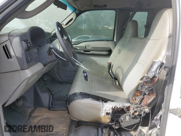 2005 Ford F-250 XL z VIN 1FTSX21525EA93155, wystawiony jako Copart lot #76545963 z przebiegiem 113 656 mil mil oraz Szkoda całkowita • Salvage title. Historia ofert i sprzedaży dostępna na DreamBid. Obrazek 7.