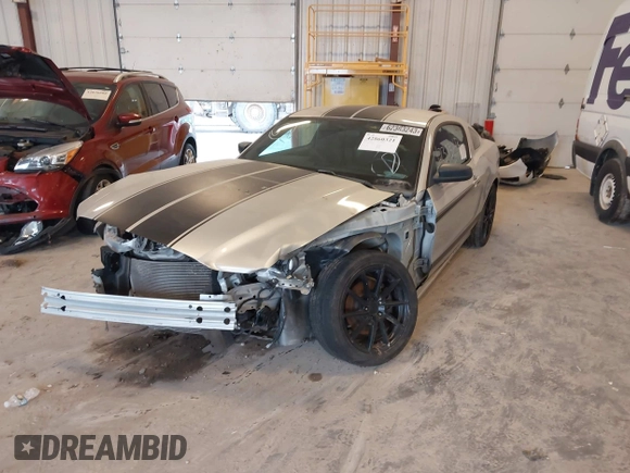 2014 Ford Mustang V6 z VIN 1ZVBP8AM3E5318738, wystawiony jako IAAI lot #42860321 z przebiegiem Nie podano mil oraz . Historia ofert i sprzedaży dostępna na DreamBid. Obrazek 6.