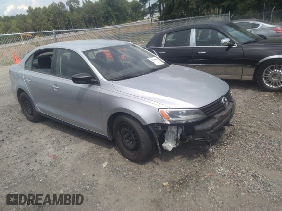 2014 Volkswagen Jetta S z VIN 3VW2K7AJXEM355536, wystawiony jako IAAI lot #37320896 z przebiegiem 129 450 mil mil oraz . Historia ofert i sprzedaży dostępna na DreamBid. Obrazek 1.