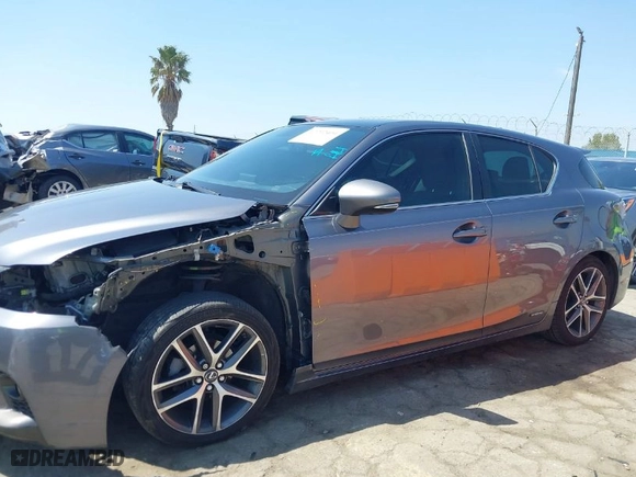 2014 Lexus CT 200h Hybrid with VIN JTHKD5BH7E2195361, listed as a IAAI auction lot 41992404 with 210,313 mi miles. Bid and sale history available at carsss.com. Image 15.