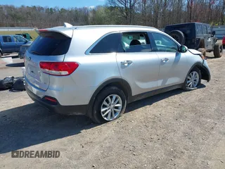 2018 Kia Sorento LX with VIN 5XYPG4A36JG420268, listed as a IAAI auction lot 41807169 with 99,272 mi miles. Bid and sale history available at carsss.com. Image 4.