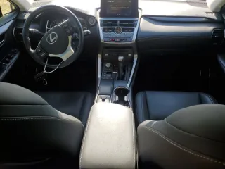 2020 Lexus NX 300 z VIN JTJAARBZ3L5011774, wystawiony jako Copart lot #52545015 z przebiegiem 49 767 mil mil oraz Szkody całkowita. Historia ofert i sprzedaży dostępna na DreamBid. Obrazek 8.